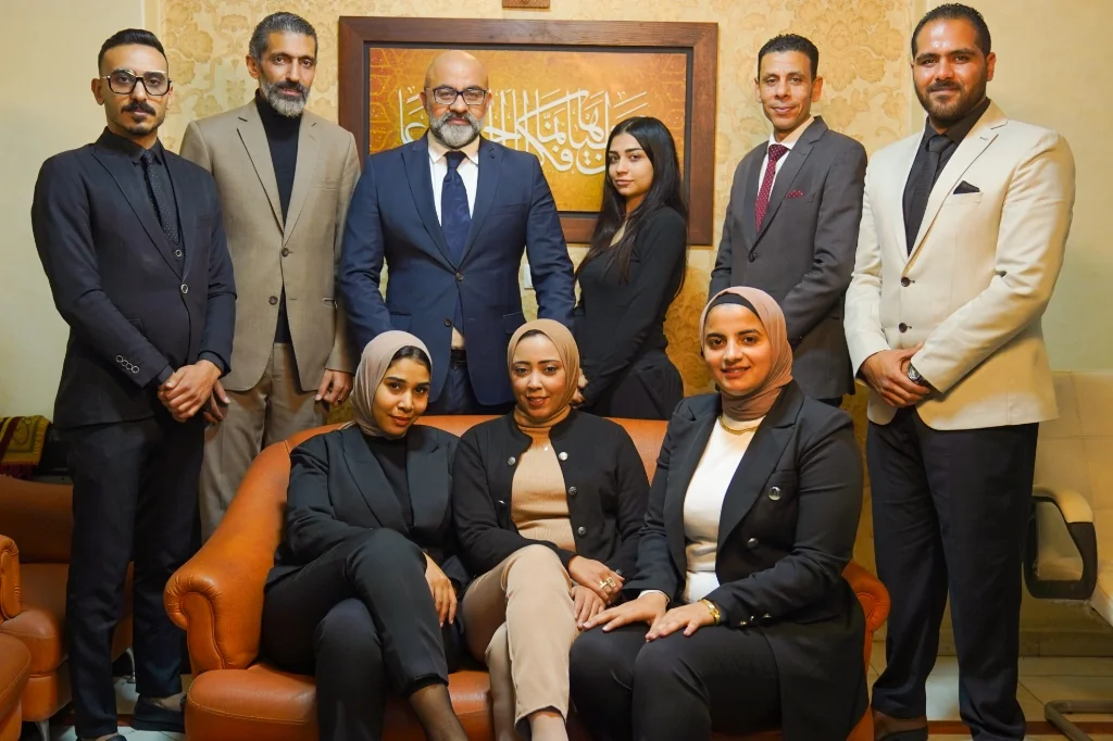 فريق مؤسسة الحسن للمحاماة بالقاهرة تسعة محامين متخصصين